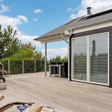 Beautiful Home In Ebeltoft With Sauna 度假居 *