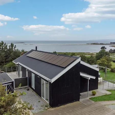 Beautiful Home In Ebeltoft With Sauna 度假居 *