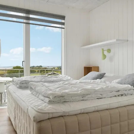 Beautiful Home In Ebeltoft With Sauna 度假居