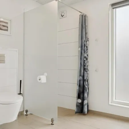 Beautiful Home In Ebeltoft With Sauna 埃贝尔托夫特