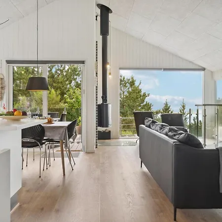 Beautiful Home In Ebeltoft With Sauna