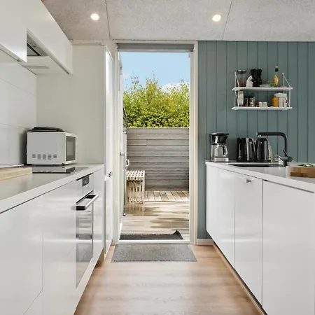 Beautiful Home In Ebeltoft With Sauna 度假居