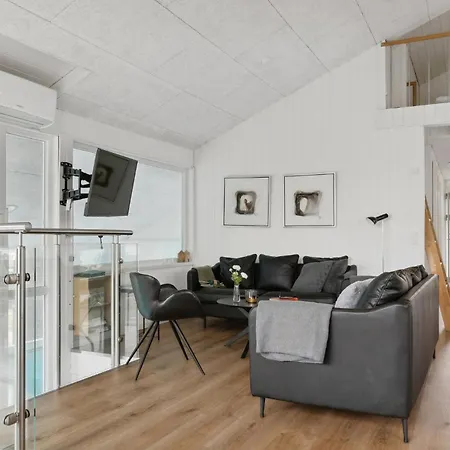Beautiful Home In Ebeltoft With Sauna *