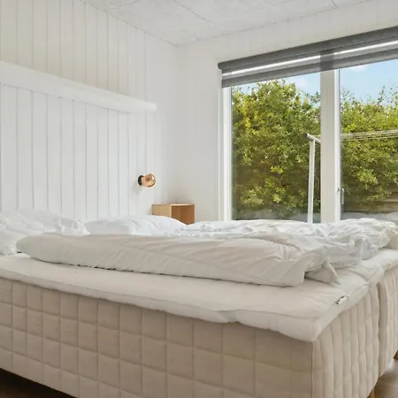 Beautiful Home In Ebeltoft With Sauna 埃贝尔托夫特